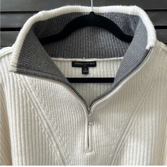 Banana Republic off white warm sweater with zipper ❤️ excellent condition . - Picture 4 of 4